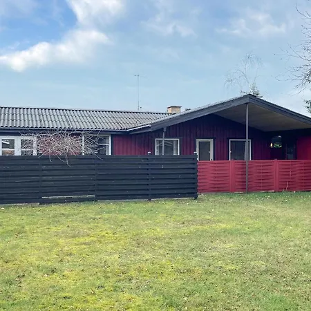 4 Bedroom Lovely In Vaeggerlose Prázdninový dům Bøtø By